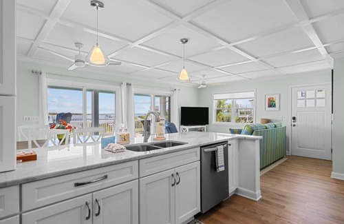 Marshallberg House | Sunrise Sound Cottage-Waterfront Home w/Dock