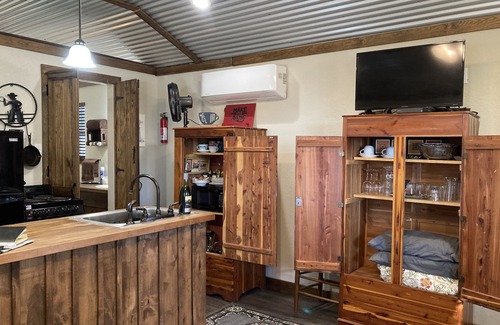 McLennan County Cabin | Sunrise Sunset Peaceful Country Cabin