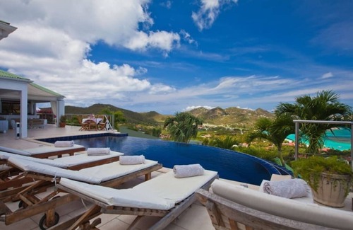 Morne de Depoudre House | Sunrise View at MYSTIC Villa with WIFI and Pool