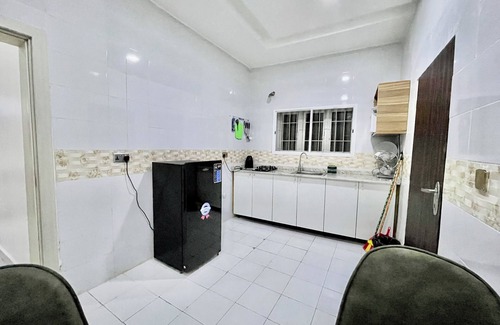Utako Apartment | SUNRISE VIEW PENTHOUSE CONDO at UTAKO ABUJA. 24hrs LIT with AC, WIFI & KITCHEN