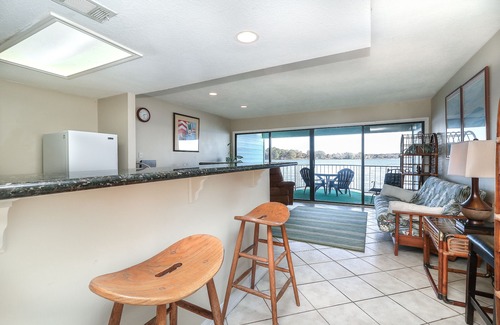 Seven Coves Condo | ☀️Sunrise View ⛱Waterfront Balcony❤️Lake Getaway❤️