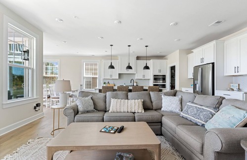 Bayside House | Sunrise Views at Bayside | 5BR Waterfront Home w/Deck, Pools & Tennis