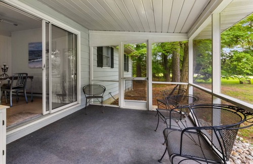 Ocean View House | Sunroom Serenity Cottage - Screened Patio for Coffee & Wine!