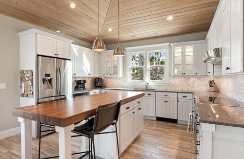 Anna Maria Cottage | SunSalt Cottage~5 min to Beach, Shops & Restaurants~PrivatePool