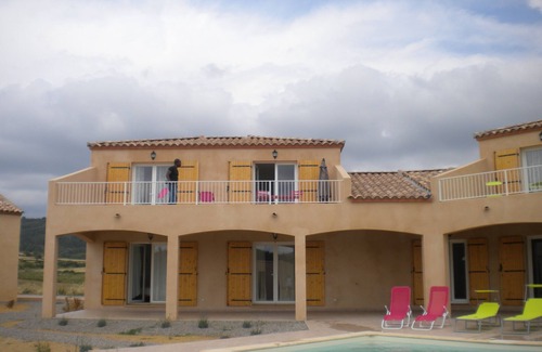Tournissan Apartment | "Sunset apartment" at La petite Auberge, 1 - 5 p in a haven of peace!