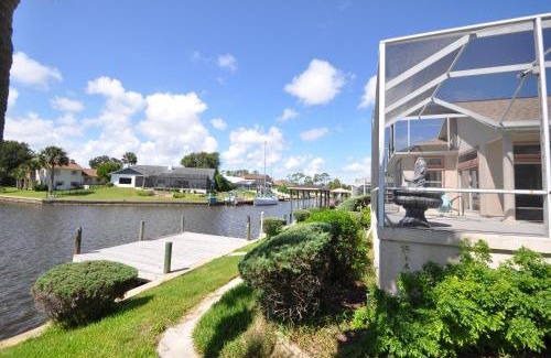 Palm Harbor House | Sunset Bay Beautiful Pool Home - Bring Your Boat or Jet Ski - Canal with Dock- Sleeps 10 - 4 BD
