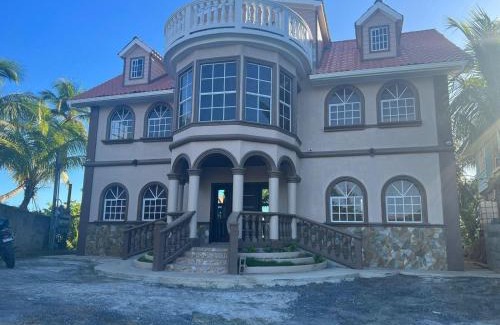 Roatan Bed & Breakfast | Sunset Bay House