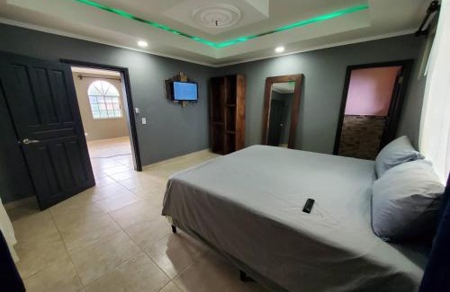 Roatan Bed & Breakfast | Sunset Bay House