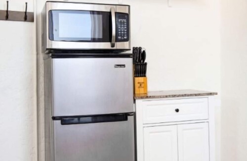 Rampart Village Apartment | Sunset Bliss: Stylish Home in DTLA!