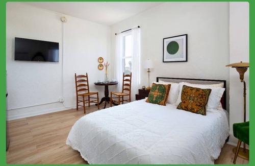 Rampart Village Apartment | Sunset Bliss: Stylish Home in DTLA!