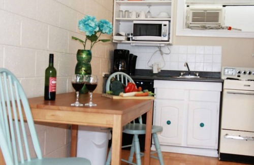 Lambton Shores Cabin | Sunset Couples Retreat! 4 Min to Beach, Cabin 3