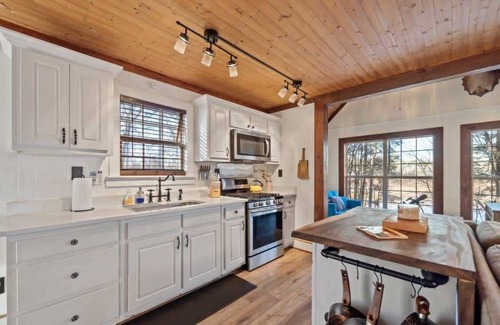 Eatonton House | Sunset Escape-Sleeps 6 Dock, Kayak, Fire pit+More!