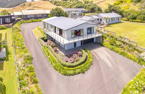 Kai Iwi House | Sunset Escape - Stunning Beachfront Views