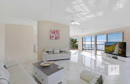 Toukley House | Sunset Lakehouse