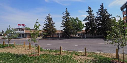 Fort Macleod Hotel | Sunset Motel