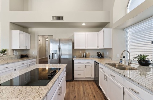 Arrowhead Ranch House | Sunset Oasis: 4 Bed Retreat w/Pool Heating Included! Stunning Golf Course Views