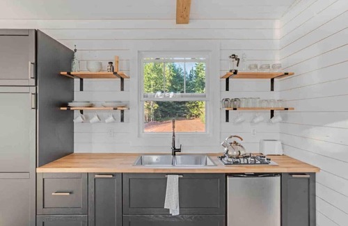 Gaspereaux Cabin | Sunset Off-grid Oyster Creek Cabin