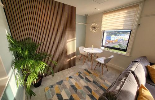 Margate Apartment | Sunset Point Apts - Blue Horizon Suite