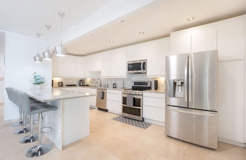 North Miami Beach House | °Sunset Pool House 4BR/13 People Hidden Gem