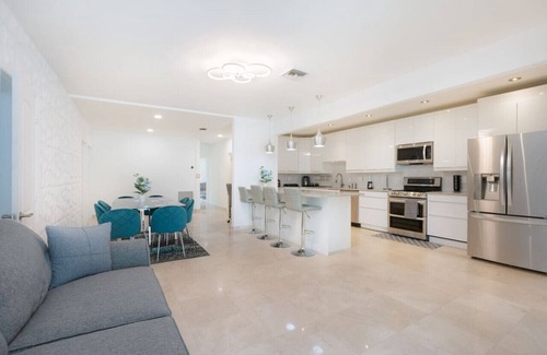 North Miami Beach House | °Sunset Pool House 4BR/13 People Hidden Gem