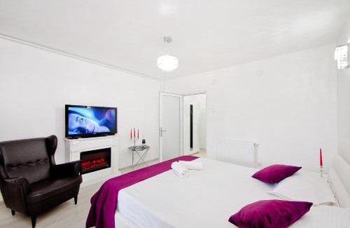Galati Apartment | SUNSET RIVER STUDIO