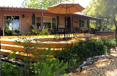 Midpines House | Sunset Roost-the Perfect Nest for Yosemite-Private Hot Tub
