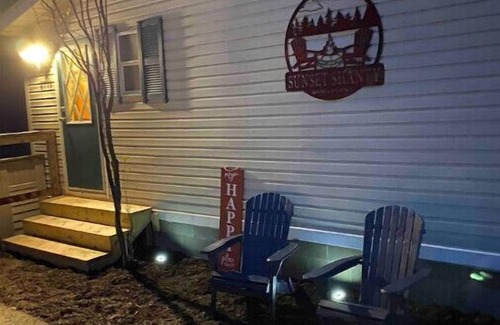 Pigeon House | Sunset Shanty is the place to be-Relax at the Shanty! Say "Cheeseburger"