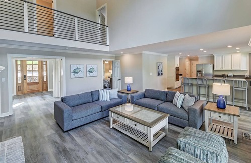 Mayhew House | Sunset Shores | 3 docks | sleeps 38 | Renovations completed! Beach Area