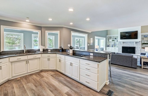 Mayhew House | Sunset Shores | 3 docks | sleeps 38 | Renovations completed! Beach Area