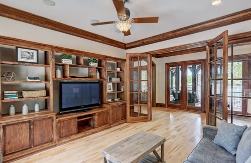 Mayhew House | Sunset Shores | 3 docks | sleeps 38 | Renovations completed! Beach Area