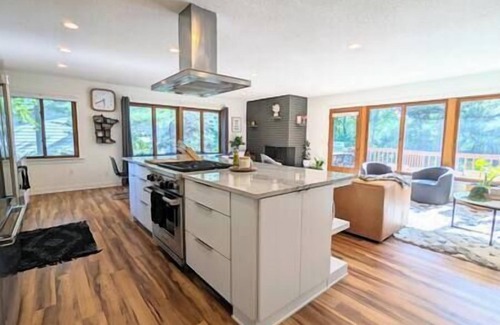 Fridley House | Sunset Shores Suite