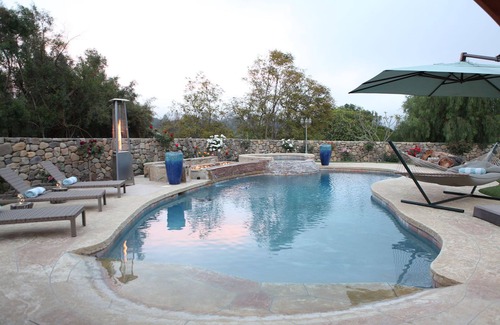 Oak View House | Sunset View Oasisš¹Saltwater Pool+Spa, Infrared Sauna, Outdoor Kitchen