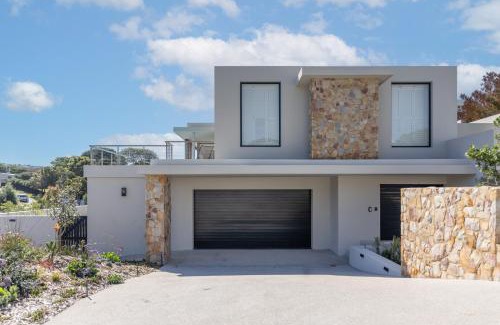 Robberg Beach Villa | Sunset Villa - Luxury Villa 150m from the beach