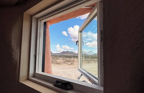 Alpine Cabin | Sunsets. Stars. Serenity. Organic Eco-Dome in Terlingua.