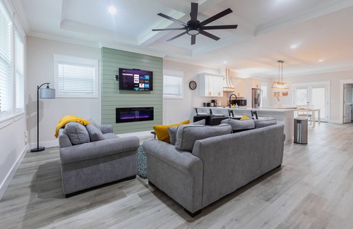 Seminole Heights House | Sunshine Bungalow in Tampa Florida - Vacation Rental