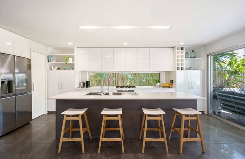 Warana House | Sunshine Coastal Retreat - Stroll to the Shoreline