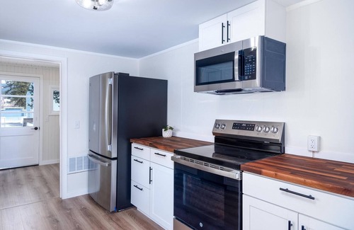 Libby Cottage | Sunshine Cottage — Cozy Montana Getaway Located Right in the Town of Libby