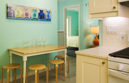 Saugatuck Cottage | Sunshine Cottage, Saugatuck. Walk downtown. Clean, crisp, colorful, convenient.