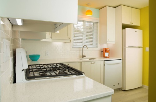 Saugatuck Cottage | Sunshine Cottage, Saugatuck. Walk downtown. Clean, crisp, colorful, convenient.