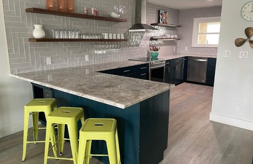 Horseshoe Bay House | Sunshine Daydream HSB Lake LBJ Family Escape! Fish and swim off the dock!