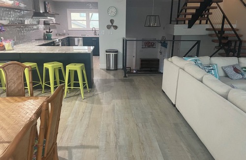 Horseshoe Bay House | Sunshine Daydream HSB Lake LBJ Family Escape! Fish and swim off the dock!