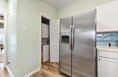 Jacksonville Beach House | Sunshine House 2|1 Blk to Beach| Close to Mayo
