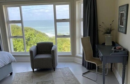 Port Alfred Villa | Sunshine Modern Retreat