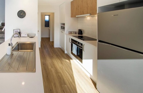 Saint Albans House | Sunsoaked Stylish 3 Bed 1.5 Bath Home w Garage