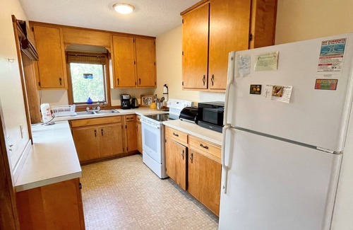 Ocracoke House | Sunspace: Quiet location, screened porch, deck, treetop sunsets