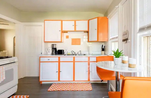 Cleveland House | Sunstone Retreat: Cozy Gateway 1BR Lower Unit | Patio & Parking 9 Min To Downtown