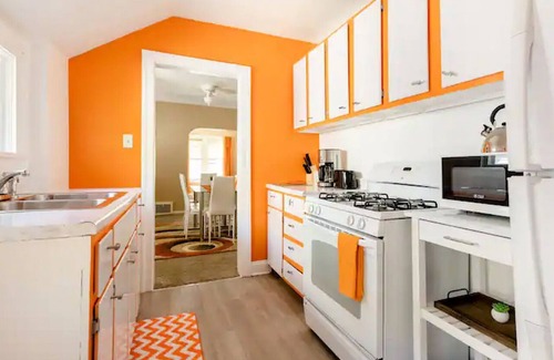 Cleveland House | Sunstone Retreat: Inviting 2BR Upper Unit | Laundry & Parking 9 Min To Downtown