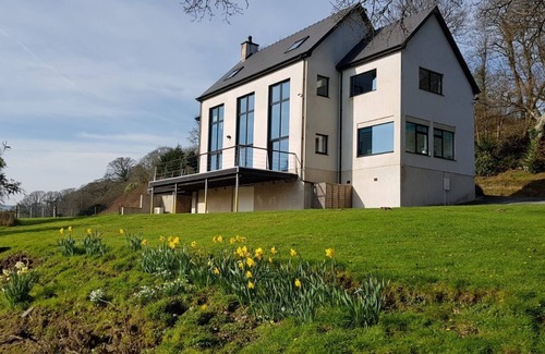 Newcastle Emlyn House | Suo Gân. Wales Luxury Modern Riverside Holiday Home.