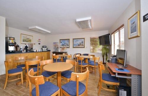 Bedford Hotel | Super 8 by Wyndham Bedford