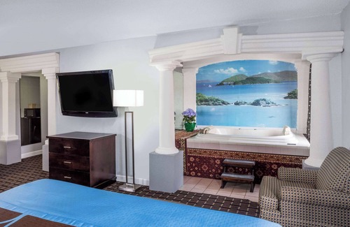 Belleville Hotel | Super 8 by Wyndham Belleville St. Louis Area
